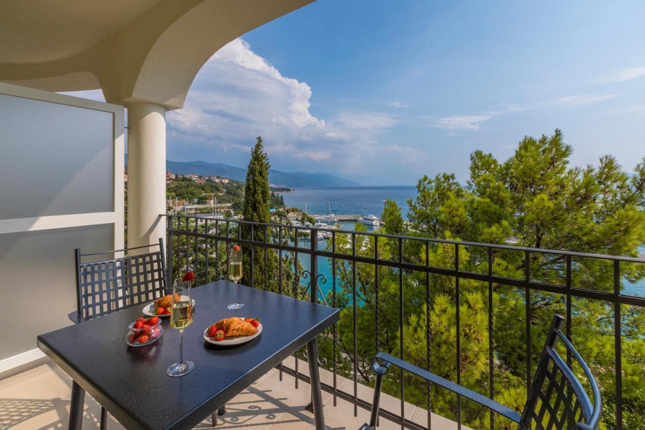 Palace Paulina Residence Novi Vinodolski Kültér fotó