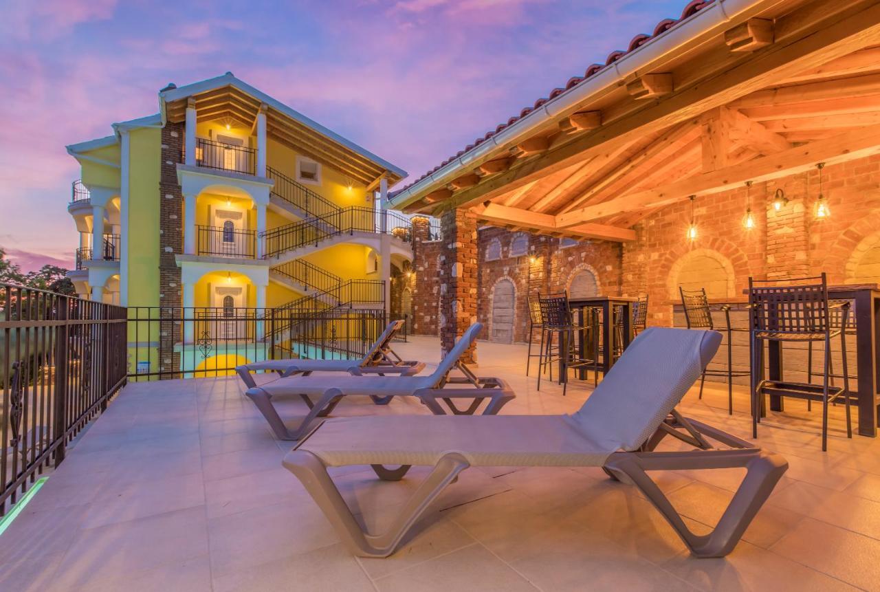 Palace Paulina Residence Novi Vinodolski Kültér fotó