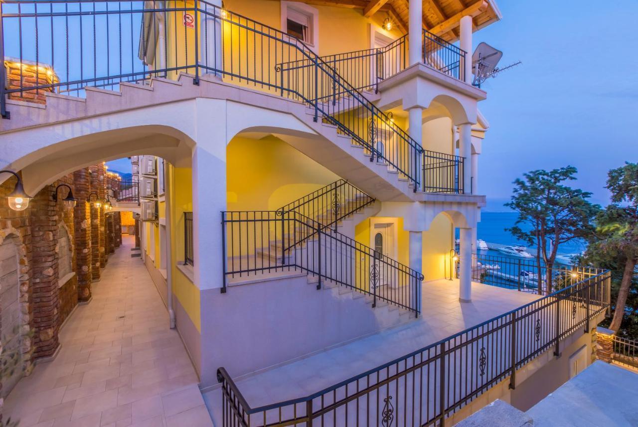 Palace Paulina Residence Novi Vinodolski Kültér fotó